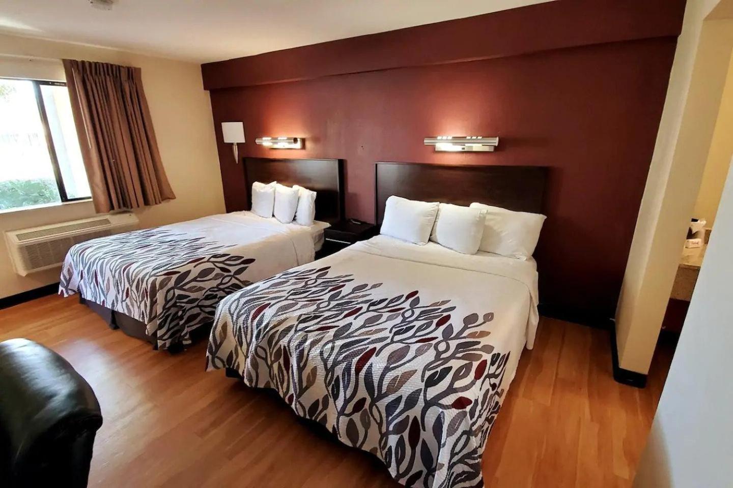 Sacramento Inn & Suites ノース・ハイランズ エクステリア 写真