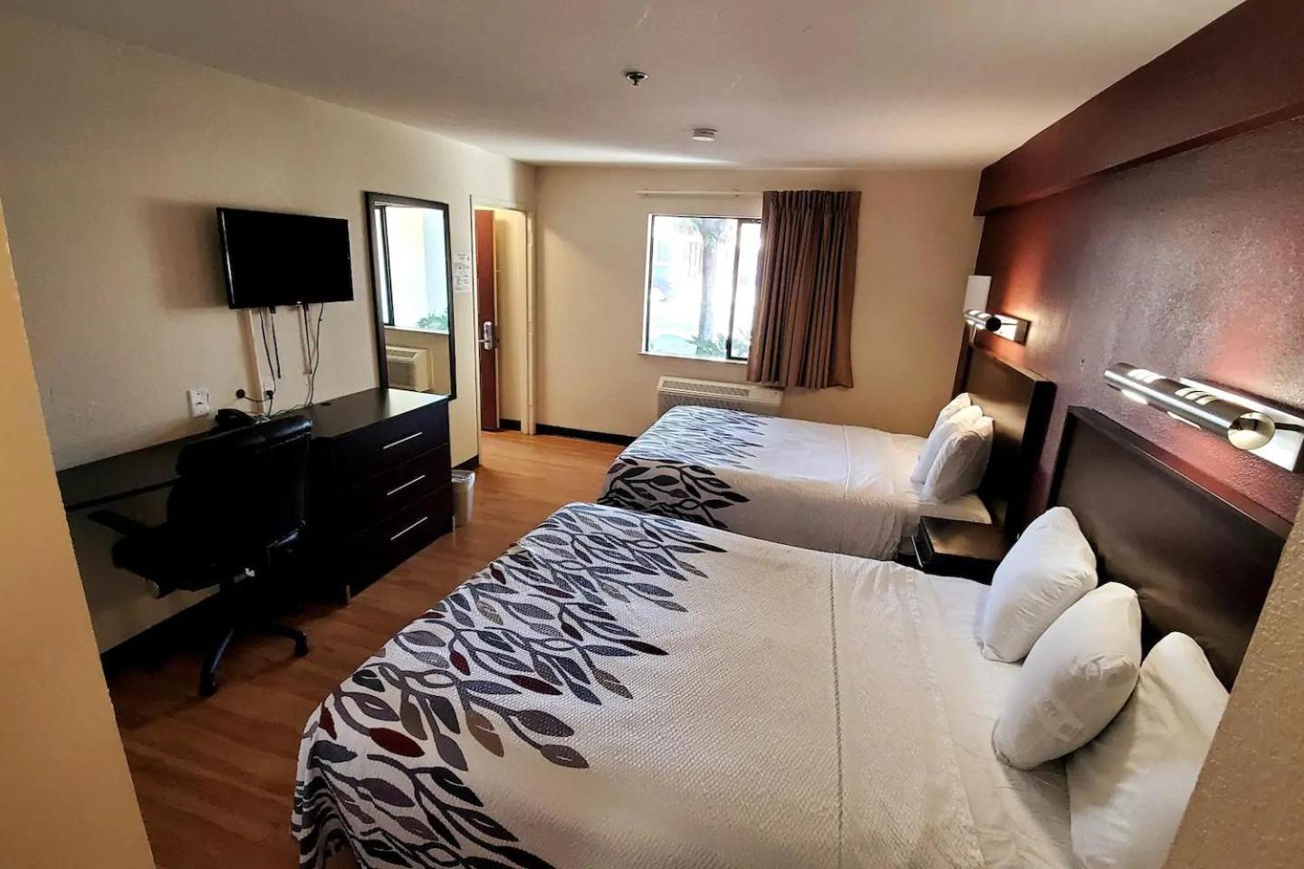 Sacramento Inn & Suites ノース・ハイランズ エクステリア 写真