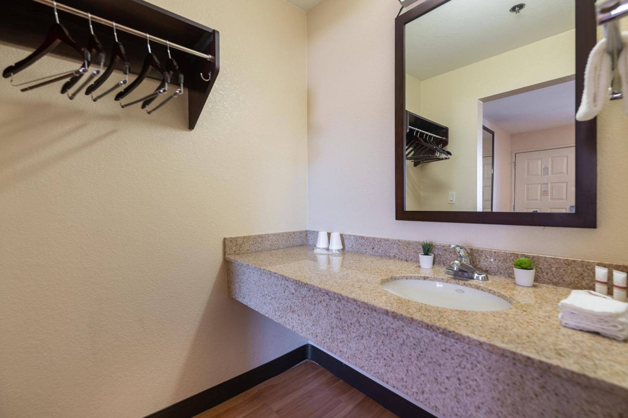 Sacramento Inn & Suites ノース・ハイランズ エクステリア 写真