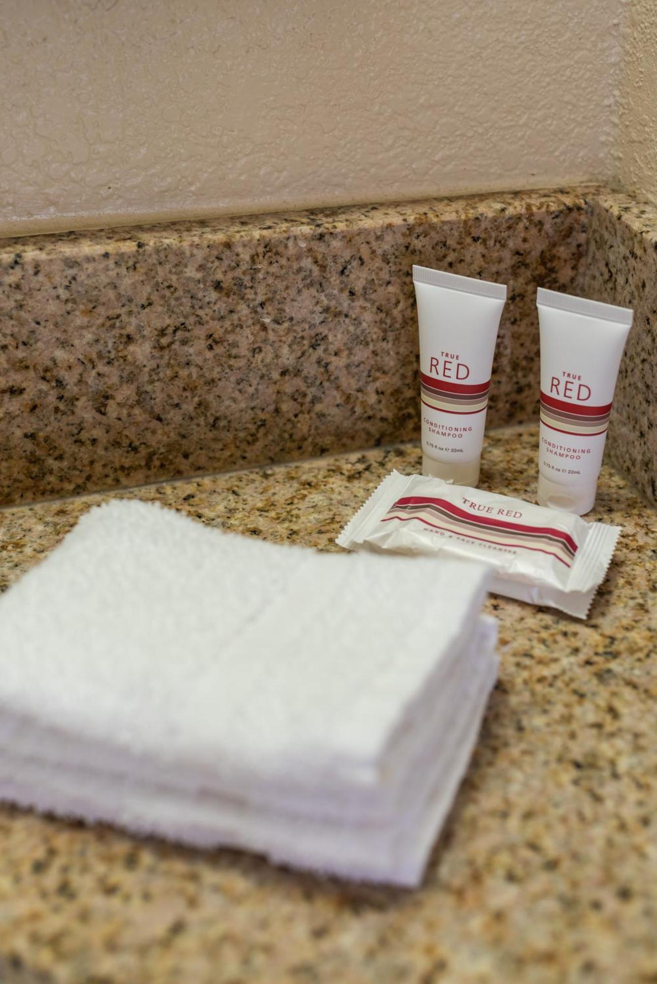 Sacramento Inn & Suites ノース・ハイランズ エクステリア 写真